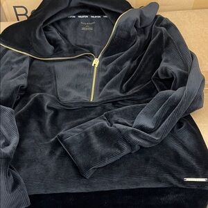 Women’s Halston pullover, black color velour new no size medium 22pit